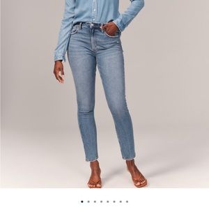 NWT Abercrombie ankle straight regular length jeans